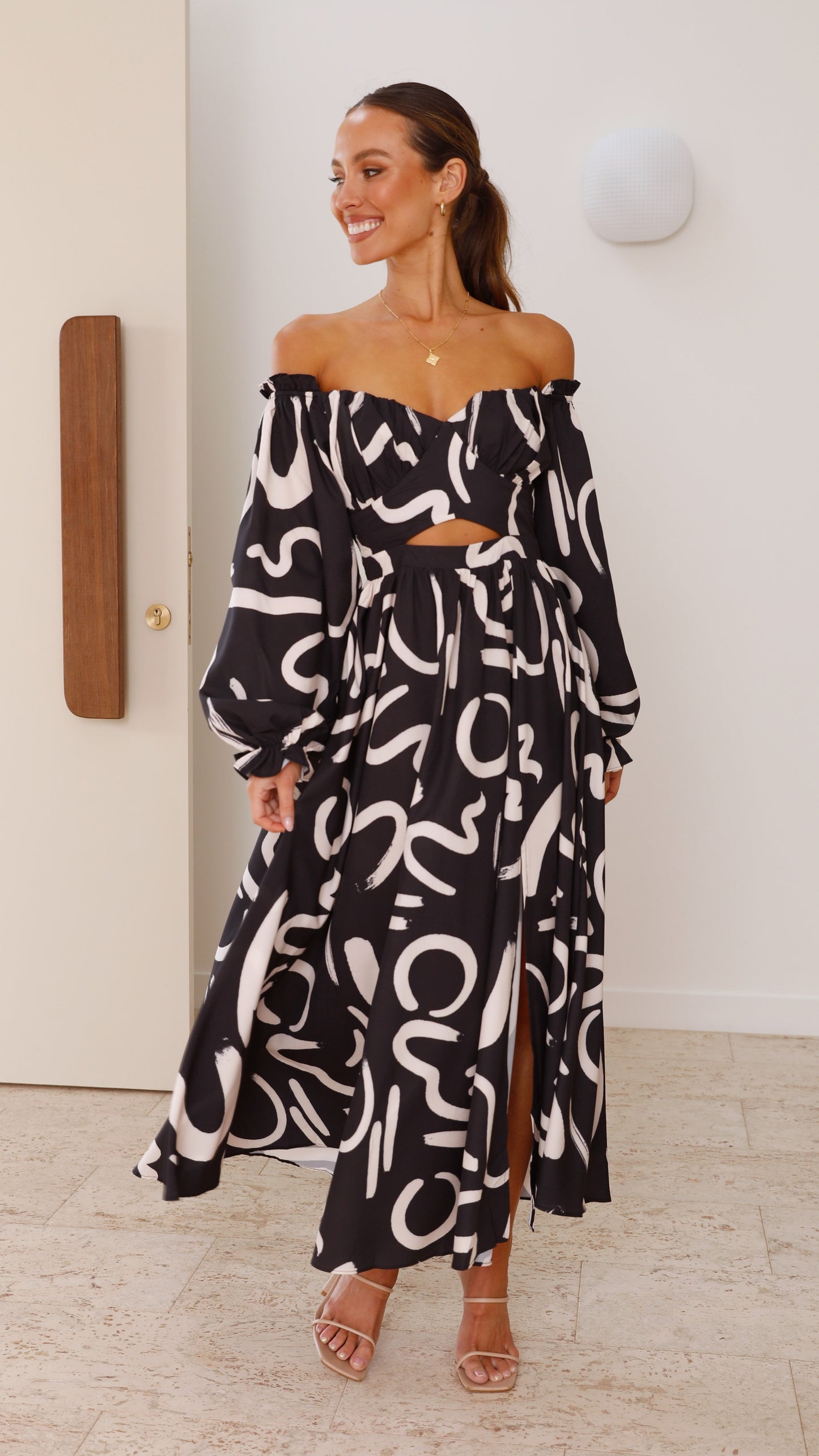 Women off-shoulder balloon sleeve midi dress with abstract black white print side detail