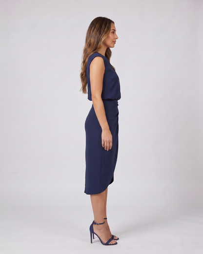Side view of navy blue keyhole neck ruched side midi dress